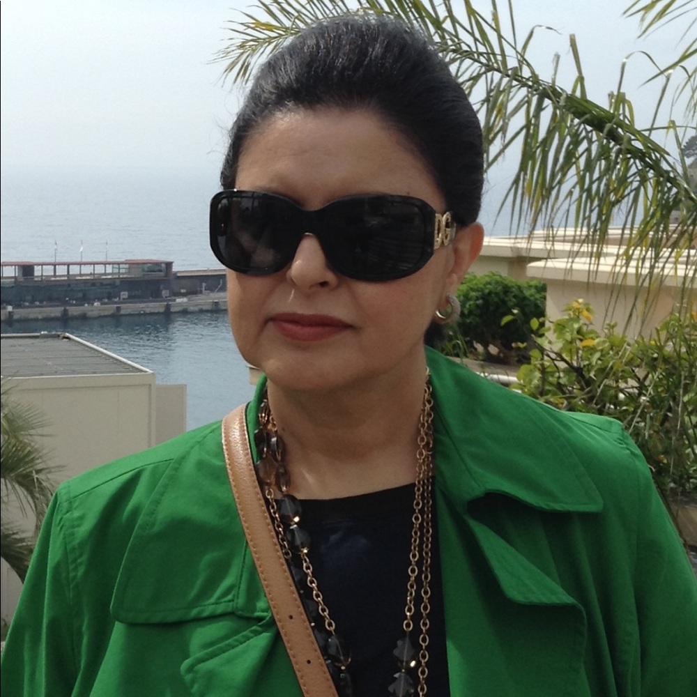 Meet your Posher, Hasina